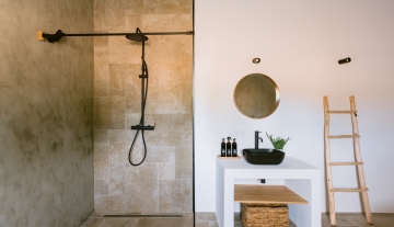Resa Estates finca sale koop ibiza Jorge bathroom shower.jpg